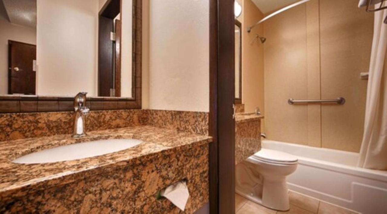 King Room with Balcony - Disability Access at Best Western Plus Tree House