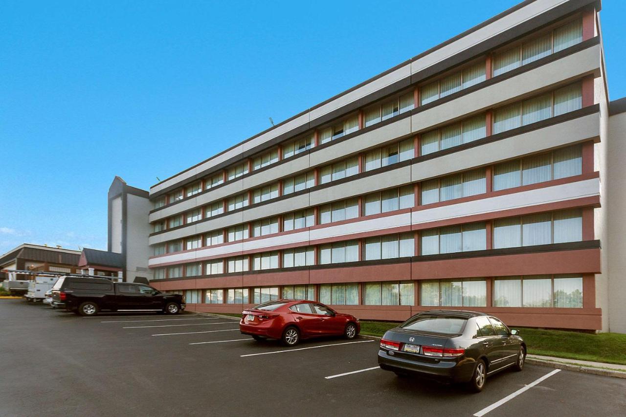  | Exton Hotel and Conference Center