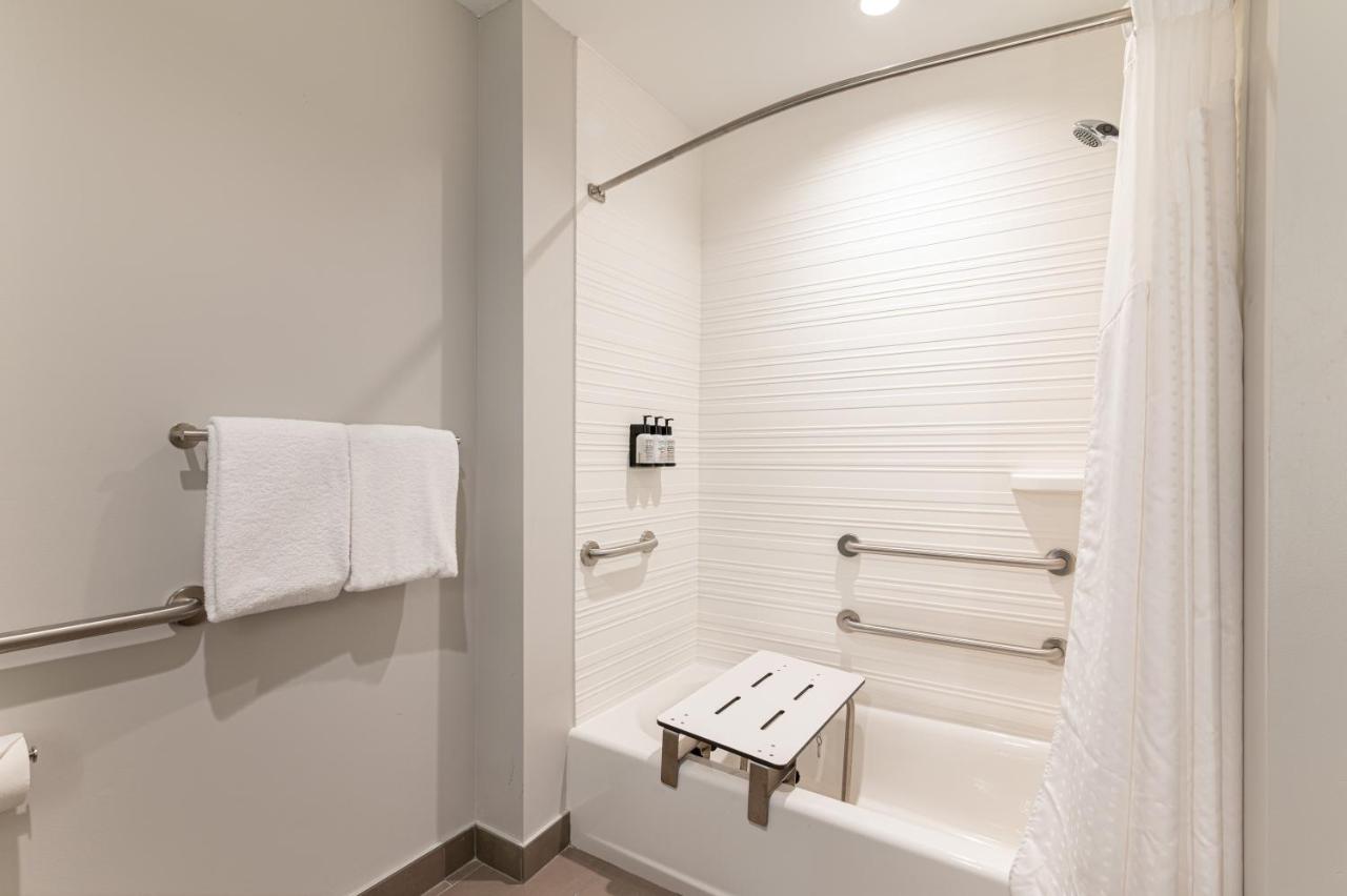 | avid hotels - Summerville, an IHG Hotel