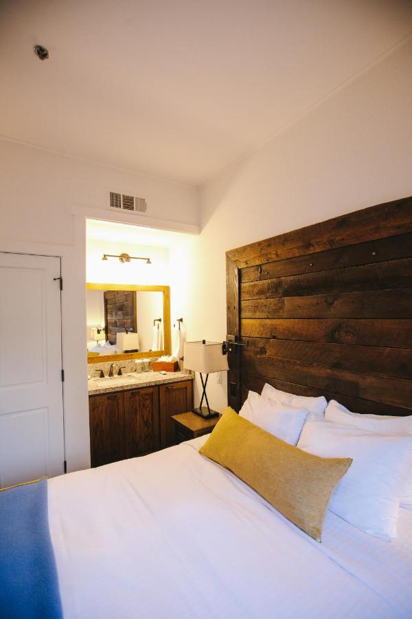 | Sunnyside Resort and Lodge