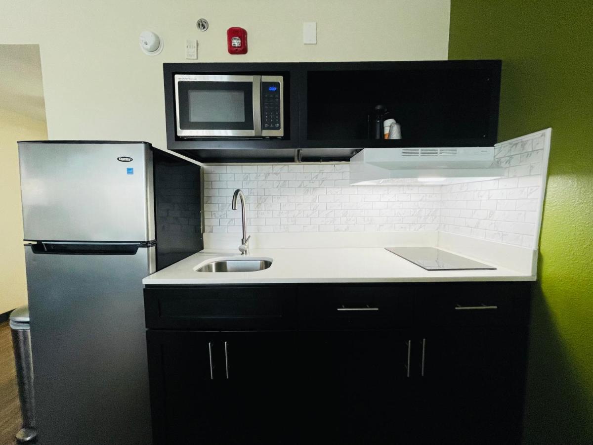 Efficiency King Room - Non Smoking at Quality Inn & Suites Lake Charles South