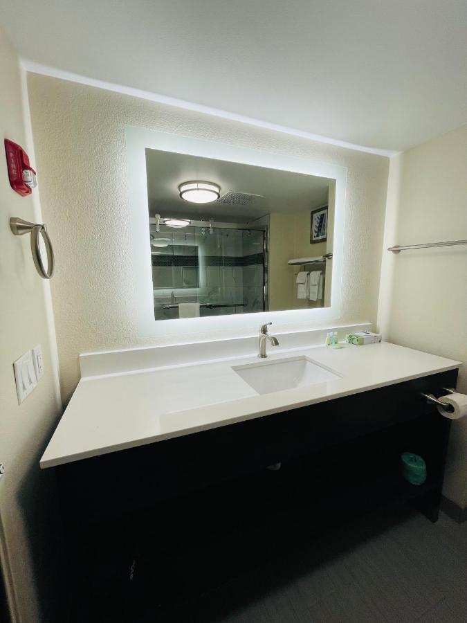 Queen Room - Accessible/Nonsmoking at Quality Inn & Suites Lake Charles South