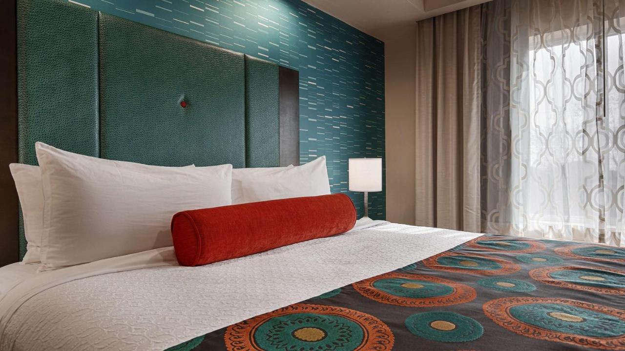 King Suite - Disability Access/Non-Smoking at Best Western Premier Houston Northwest - Willowbrook