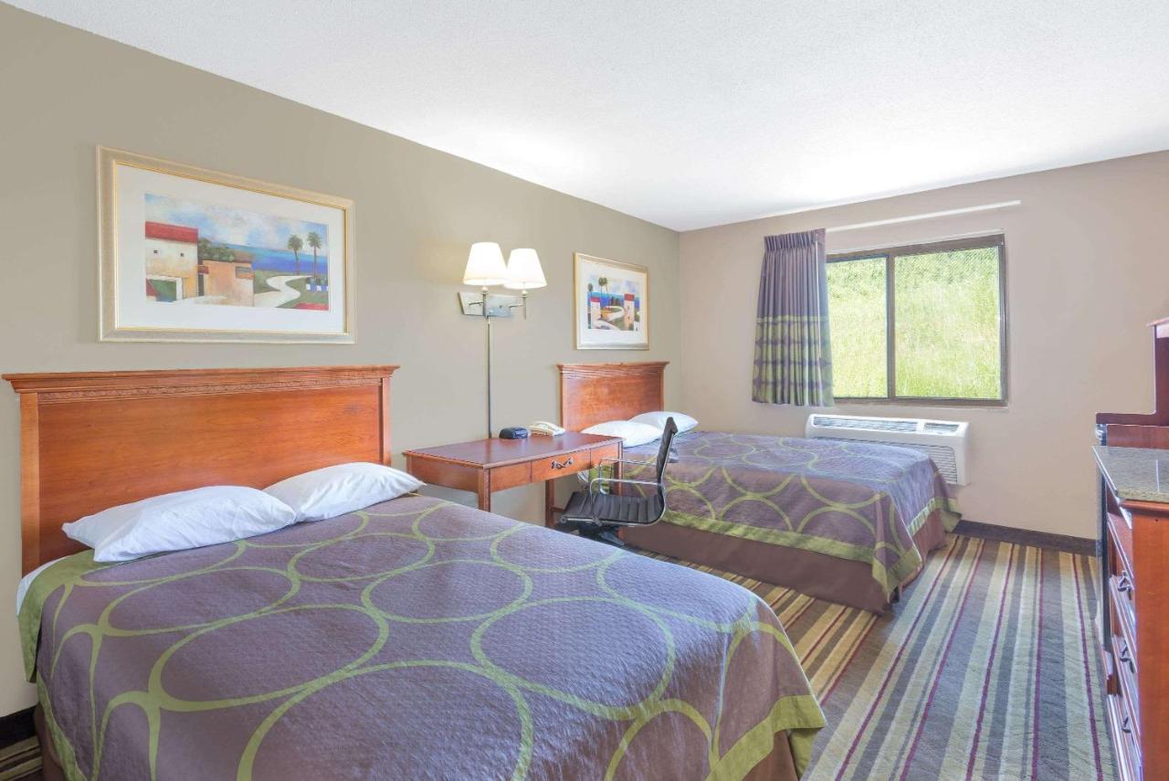 | Super 8 by Wyndham Tilton/Lake Winnipesaukee