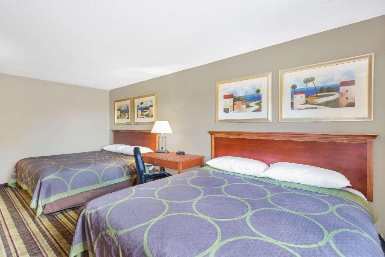 | Super 8 by Wyndham Tilton/Lake Winnipesaukee