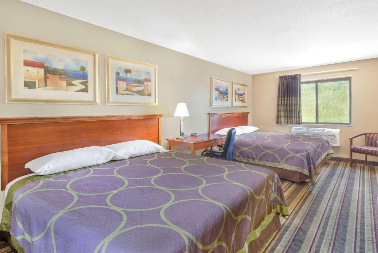 | Super 8 by Wyndham Tilton/Lake Winnipesaukee