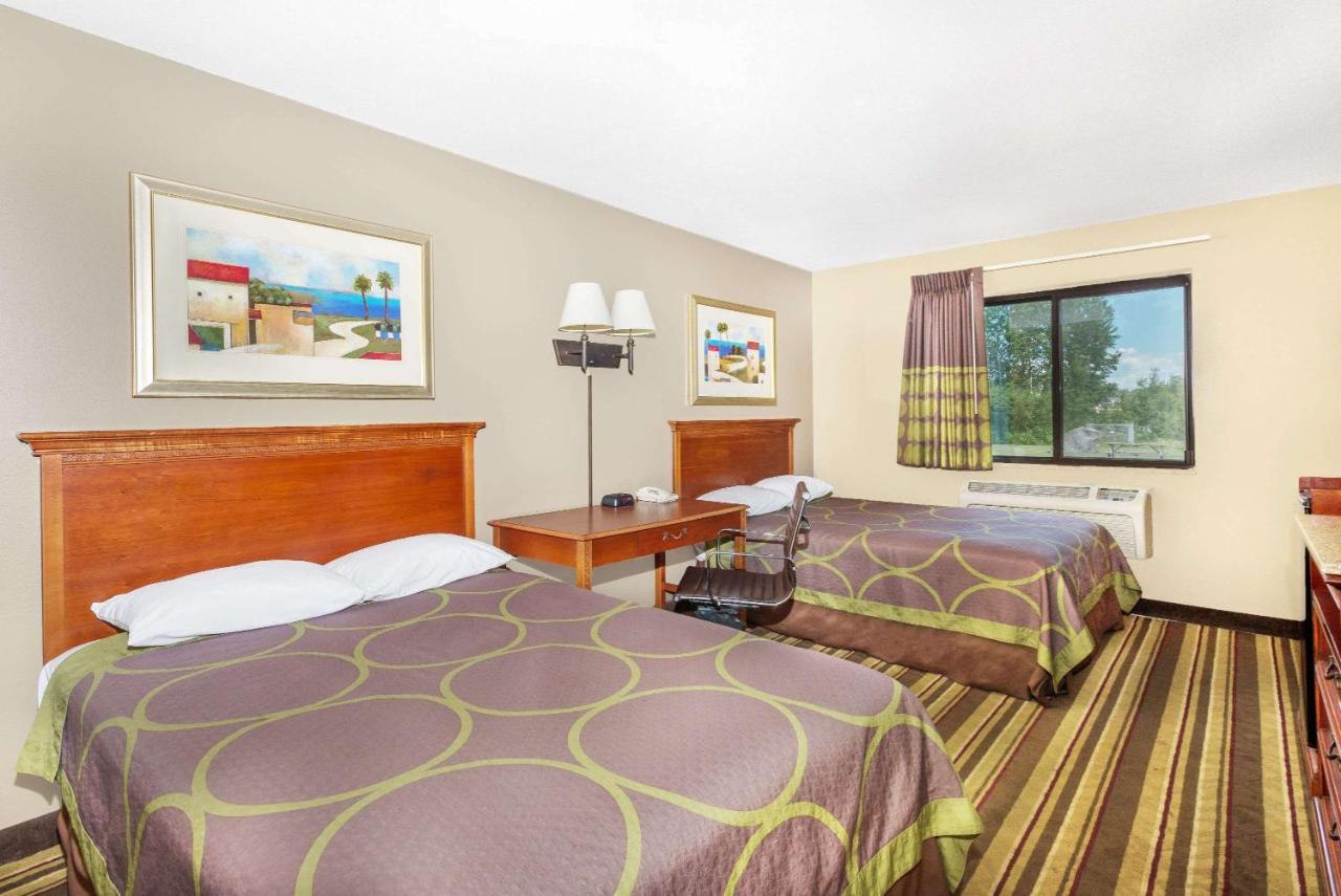| Super 8 by Wyndham Tilton/Lake Winnipesaukee