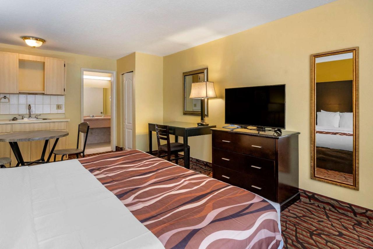  | Rodeway Inn Central Clearwater Beach