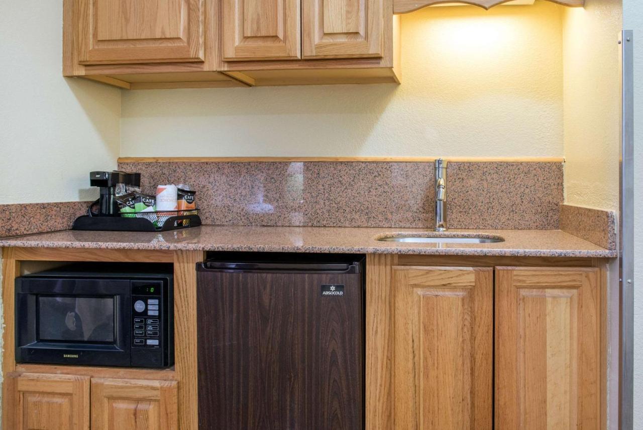 | Quality Inn Jacksonville near I-72