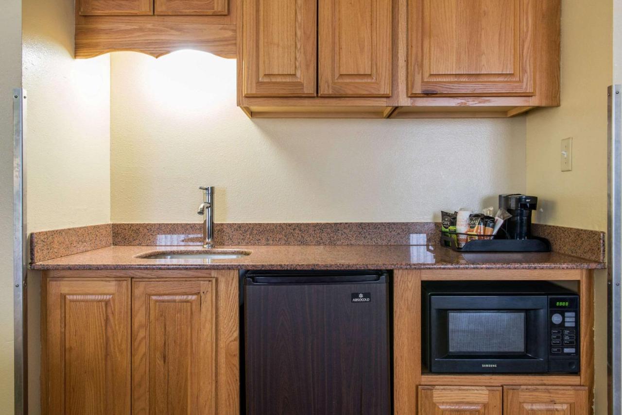 | Quality Inn Jacksonville near I-72