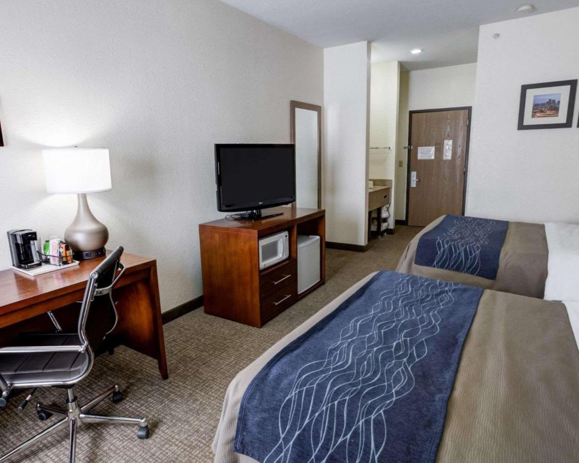 Queen Room with Two Queen Beds - Non-Smoking at Comfort Inn Kearney - Liberty
