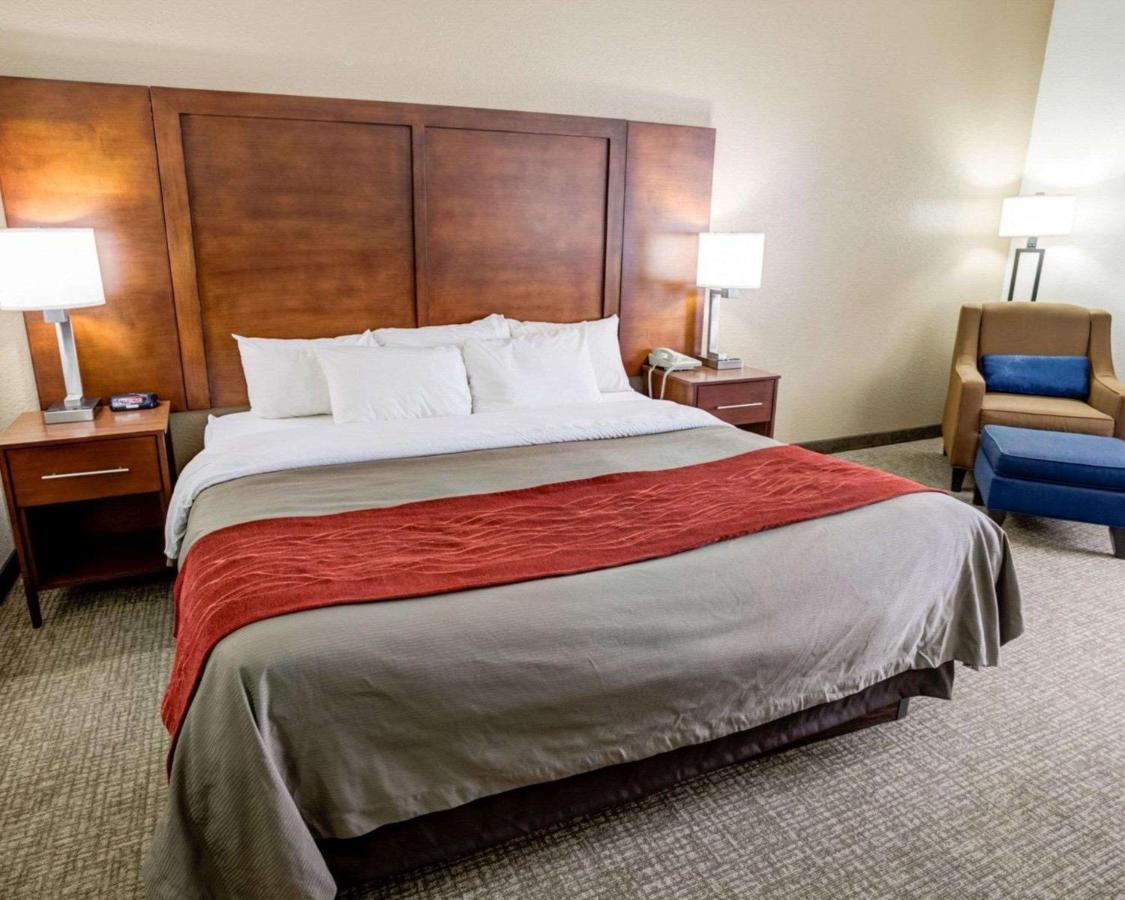 King Room - Non-Smoking at Comfort Inn Kearney - Liberty