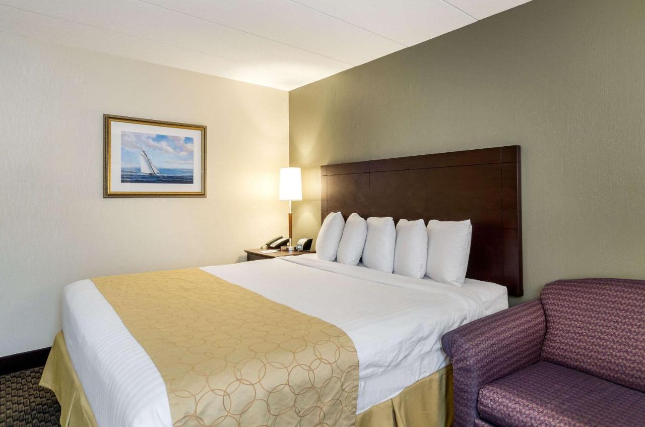 | Clarion Hotel Seekonk - Providence