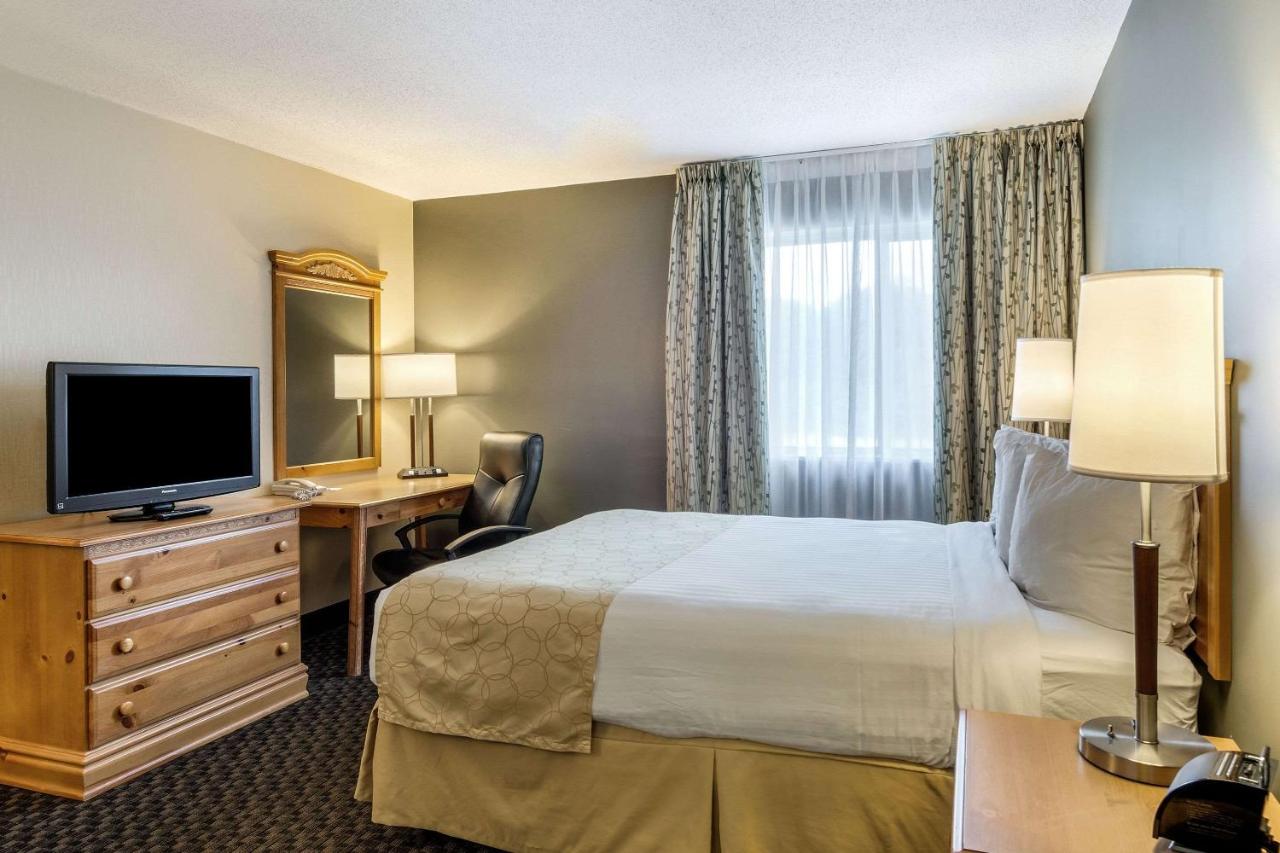 | Clarion Hotel Seekonk - Providence