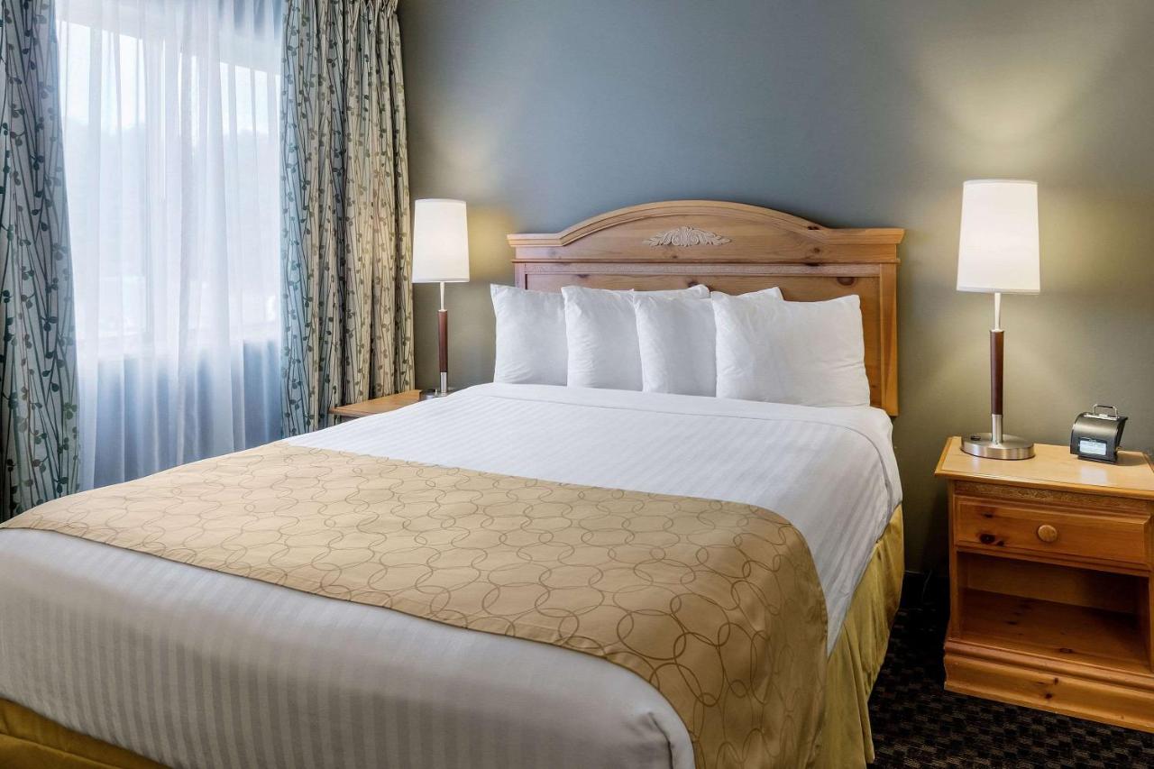 | Clarion Hotel Seekonk - Providence