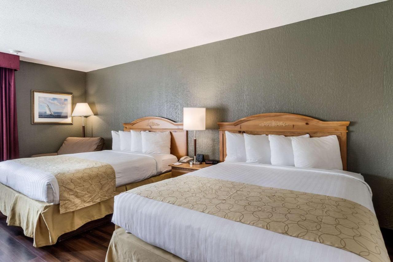 | Clarion Hotel Seekonk - Providence