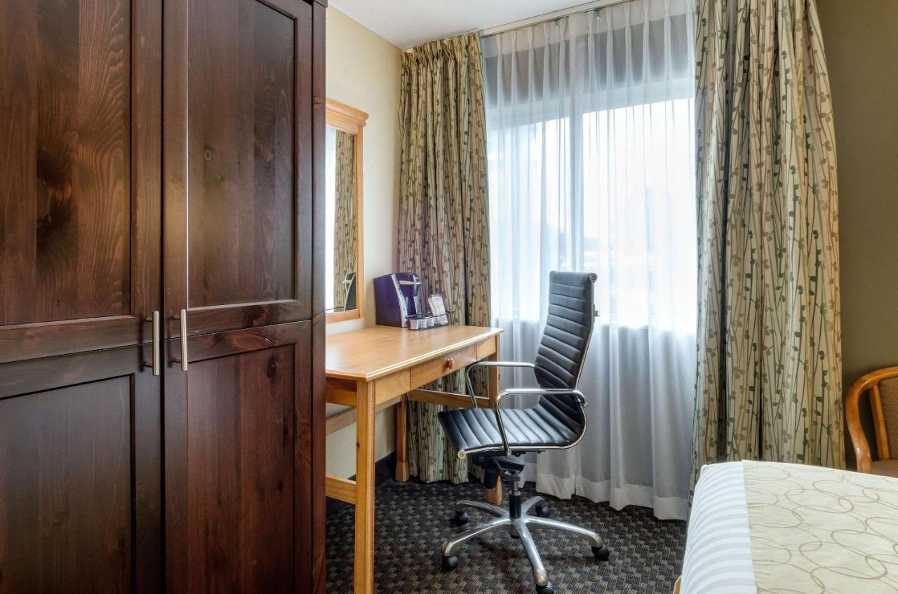 | Clarion Hotel Seekonk - Providence