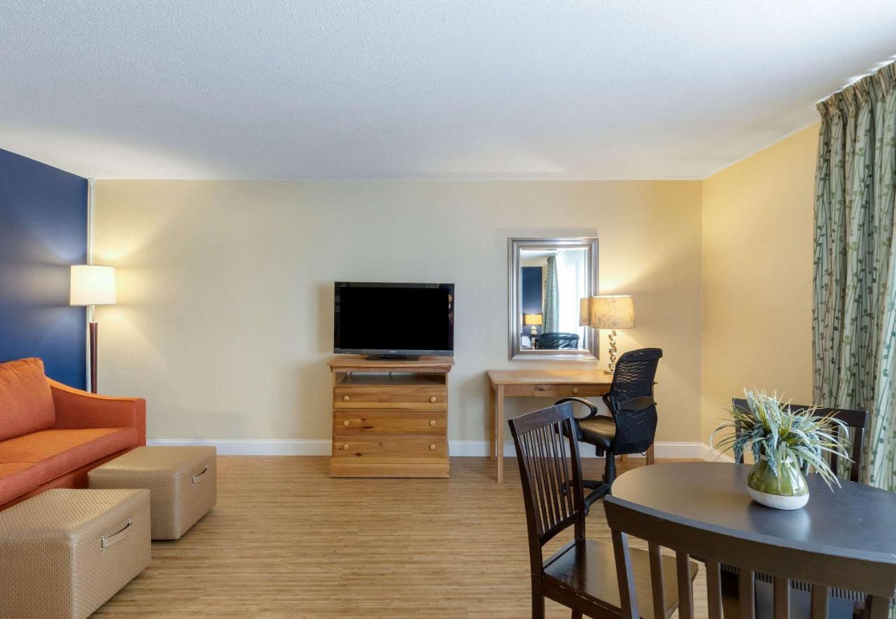 | Clarion Hotel Seekonk - Providence