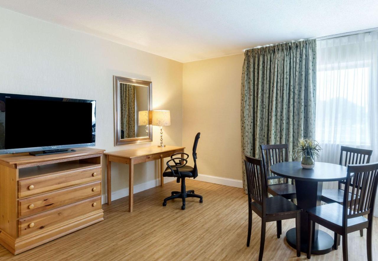 | Clarion Hotel Seekonk - Providence