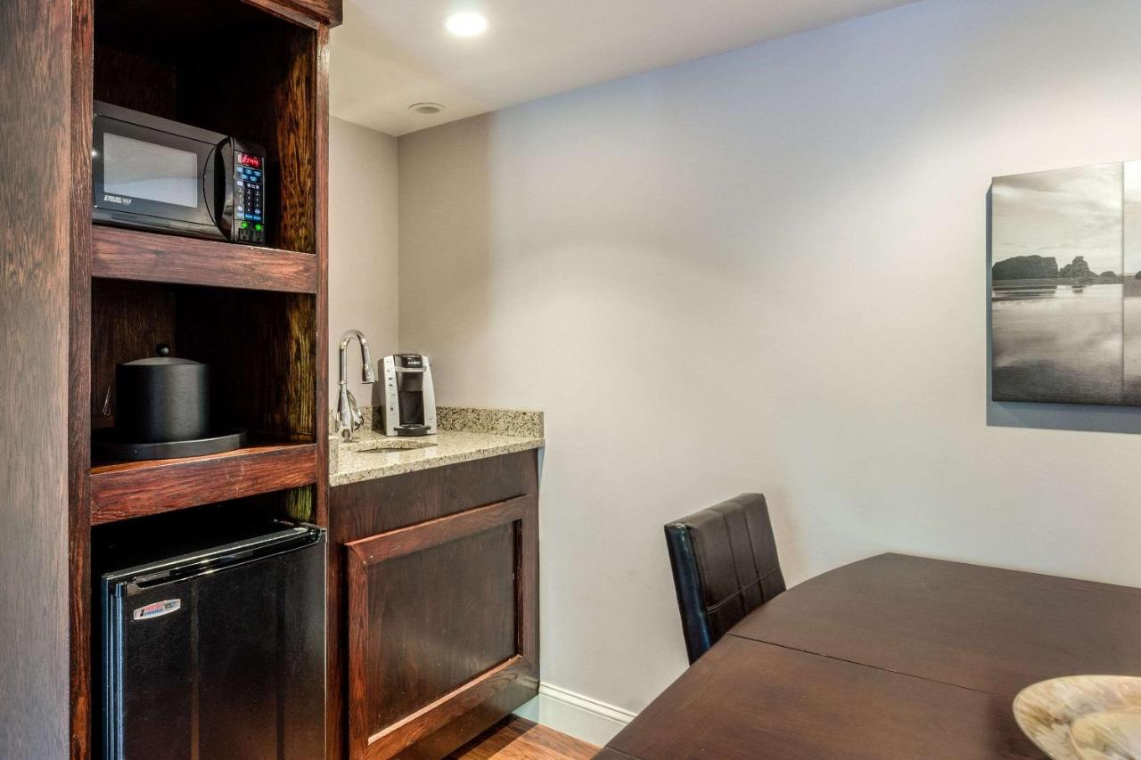 | Clarion Hotel Seekonk - Providence