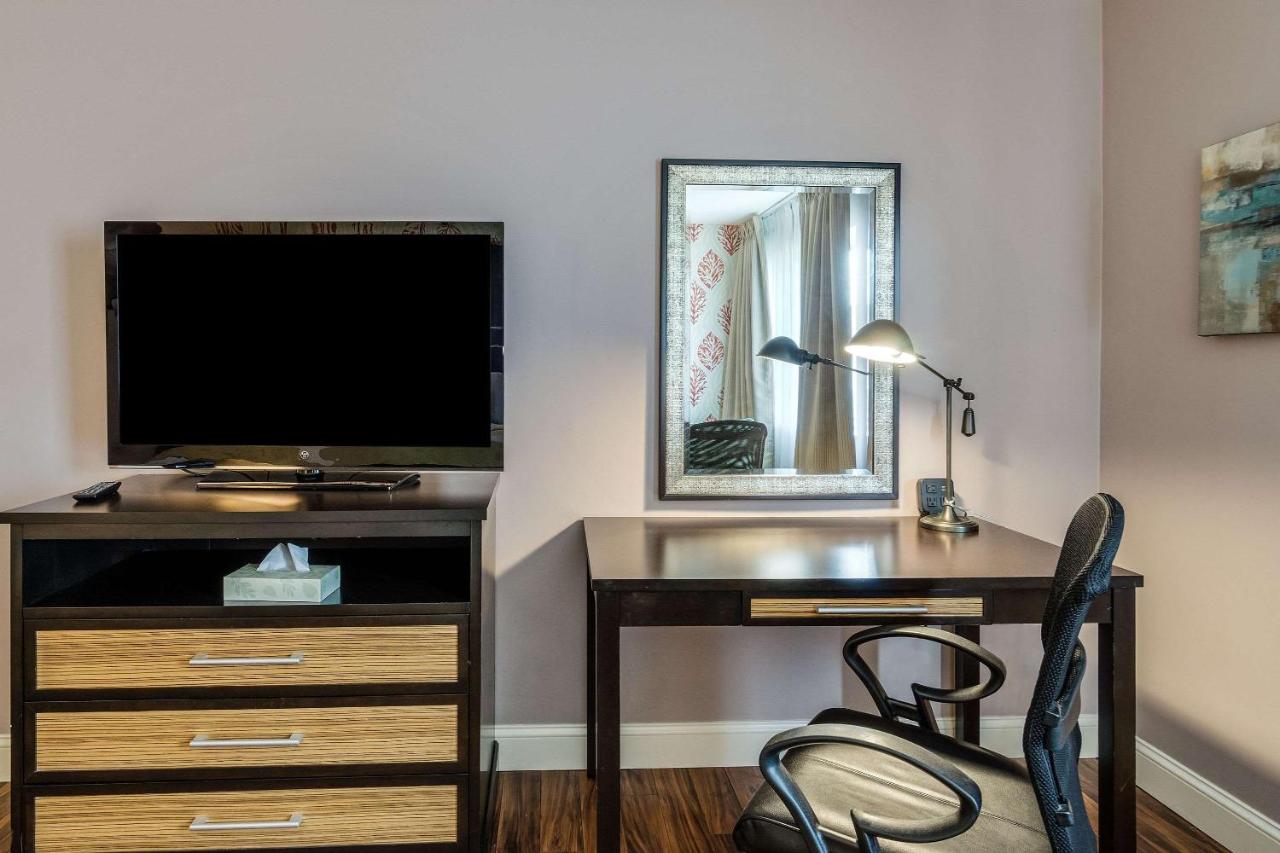 | Clarion Hotel Seekonk - Providence