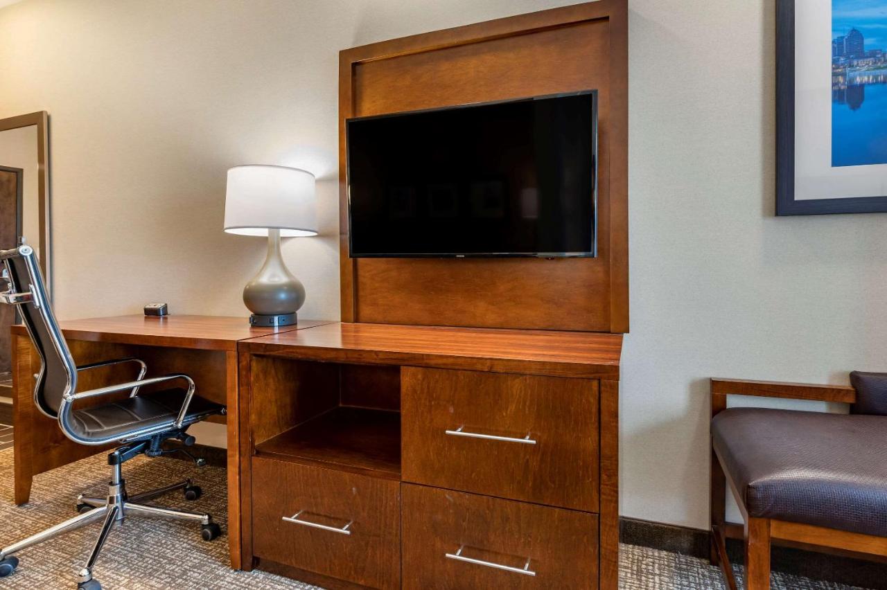 King Suite - Disability Access/Non-Smoking at Comfort Suites Columbus Airport