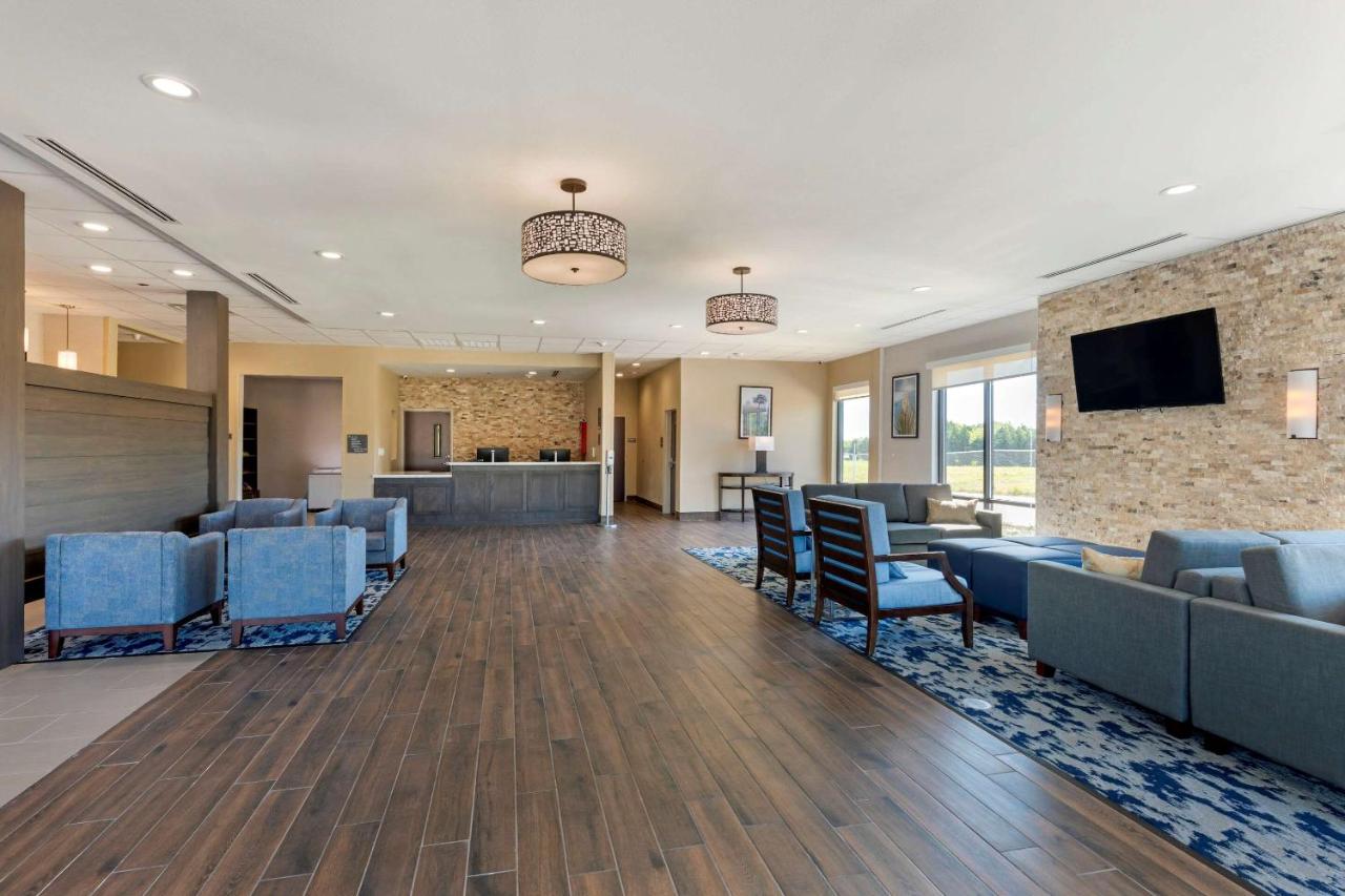 | Comfort Inn & Suites Balch Springs - SE Dallas