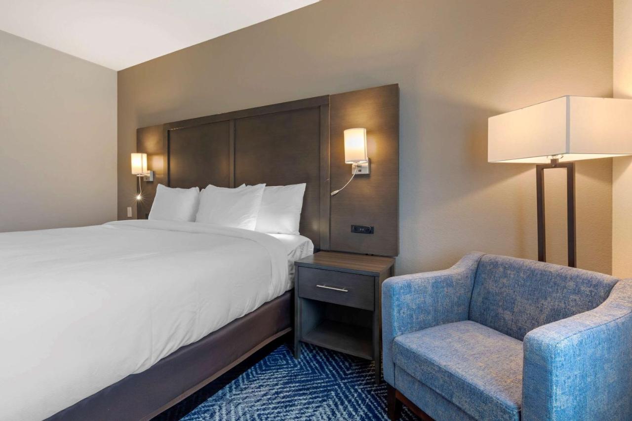 | Comfort Inn & Suites Balch Springs - SE Dallas