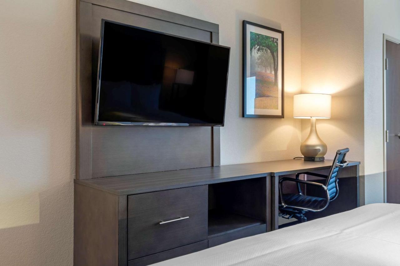 | Comfort Inn & Suites Balch Springs - SE Dallas