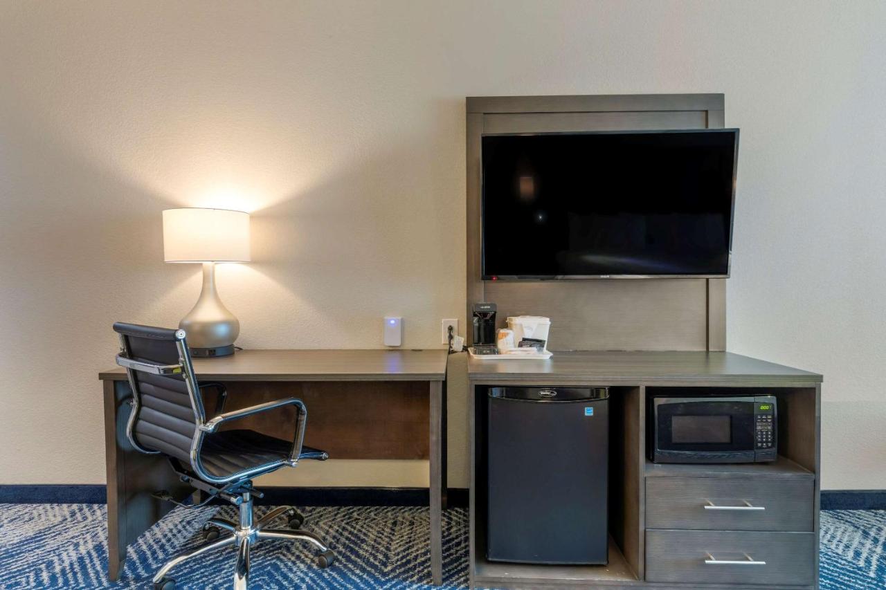 | Comfort Inn & Suites Balch Springs - SE Dallas