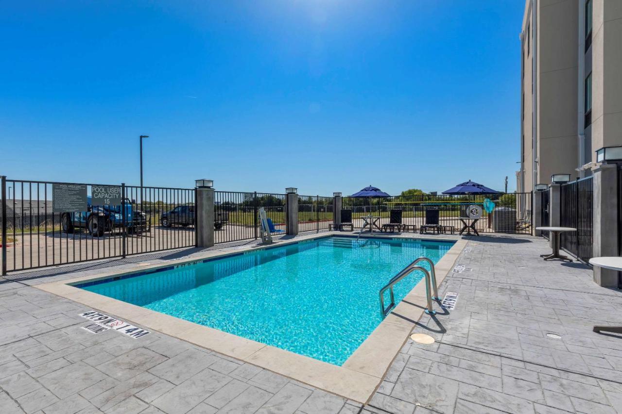 | Comfort Inn & Suites Balch Springs - SE Dallas