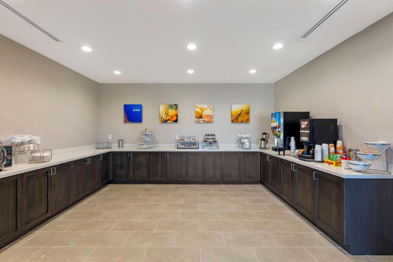 | Comfort Inn & Suites Balch Springs - SE Dallas