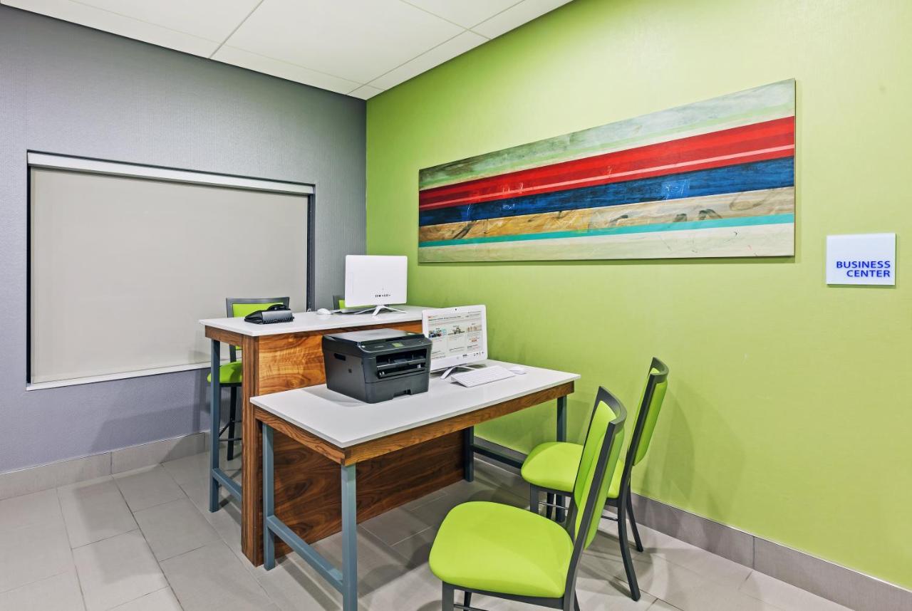 | Holiday Inn Express & Suites Perryton, an IHG Hotel