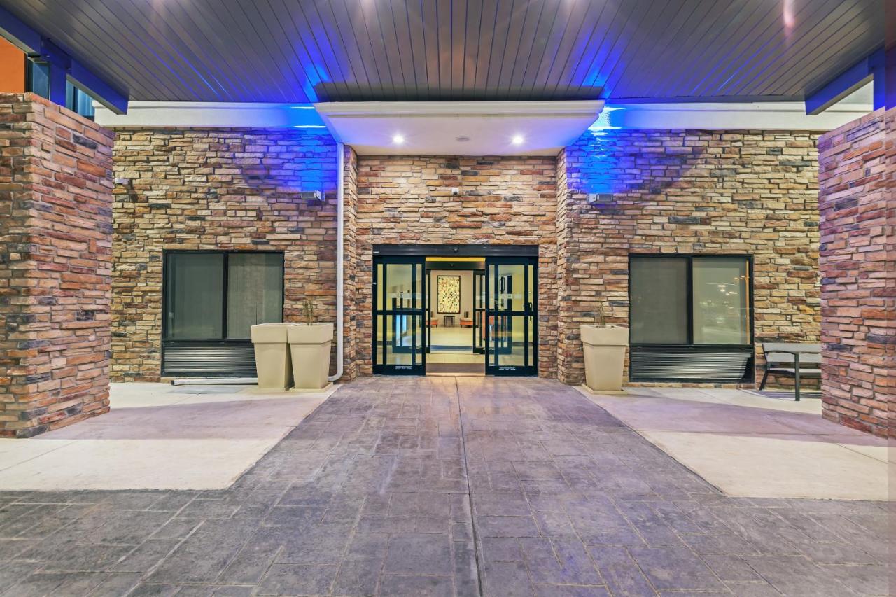 | Holiday Inn Express & Suites Perryton, an IHG Hotel