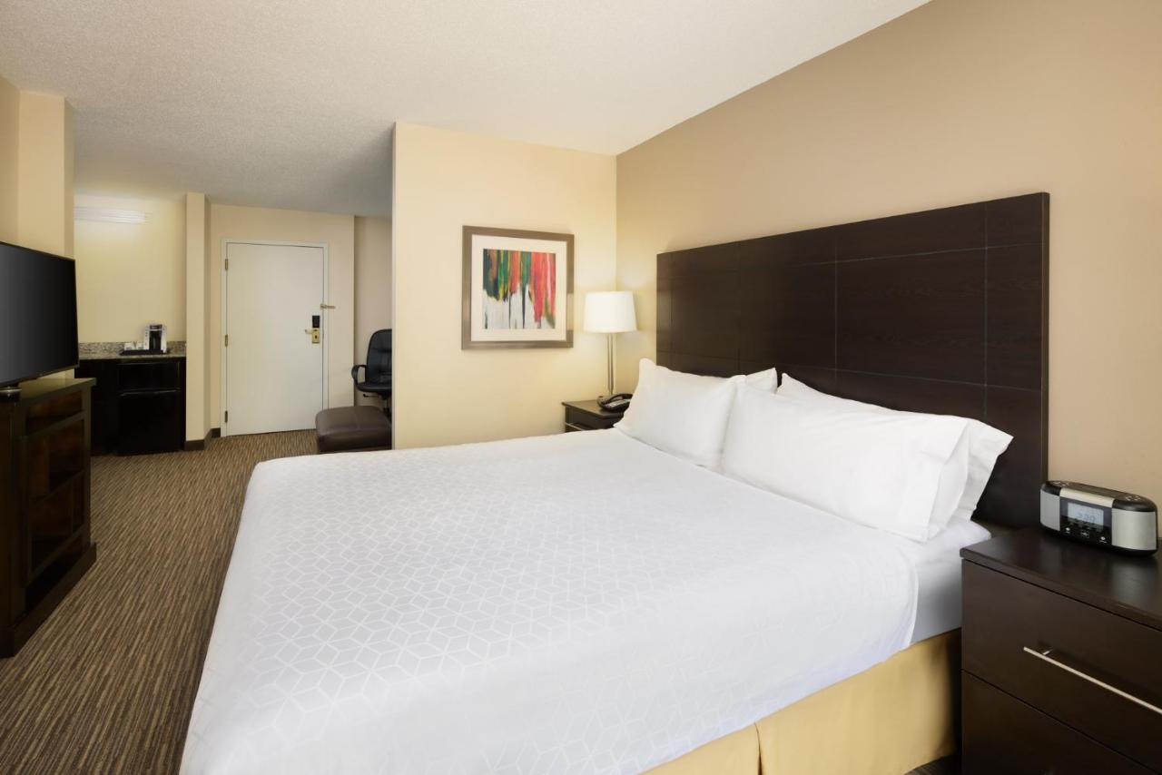 King Room - Non-Smoking at Holiday Inn Express & Suites Alpharetta - Windward Parkway by IHG