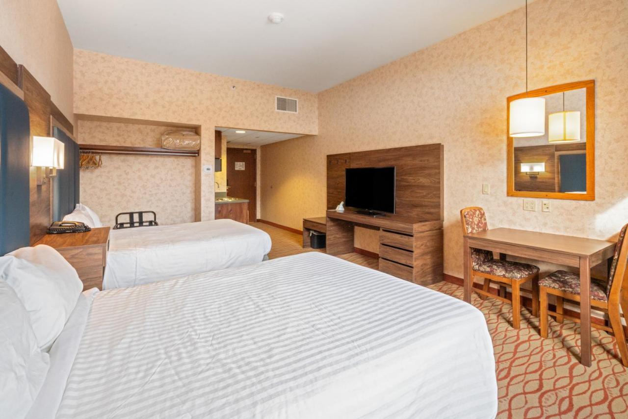 Two Queen Beds - Valley View at The Lodge at Big Sky