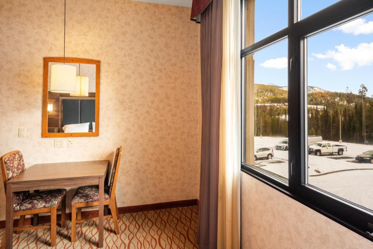 Two Queen Beds - Valley View at The Lodge at Big Sky