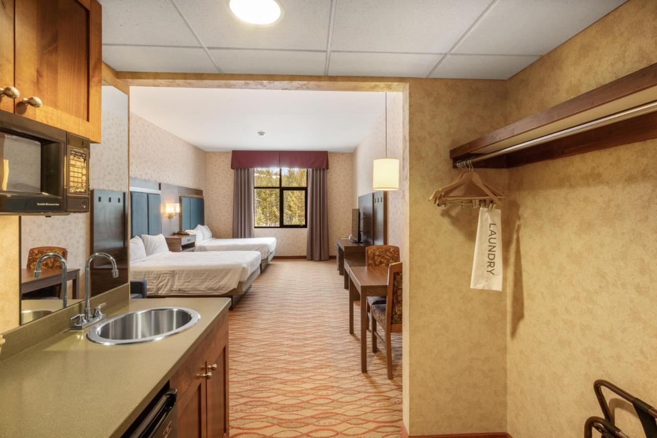 Two Queen Beds - Mountain View at The Lodge at Big Sky