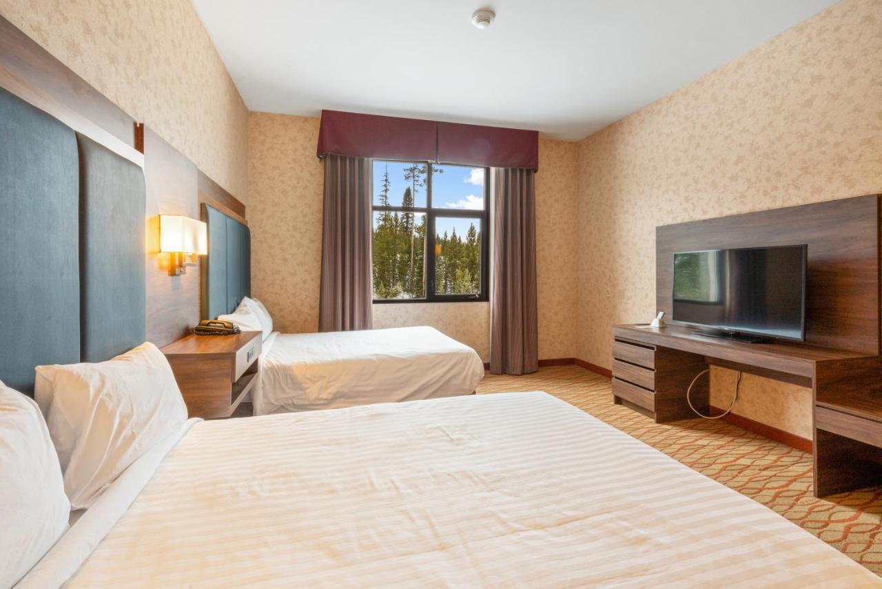 Two Queen Beds - Mountain View at The Lodge at Big Sky