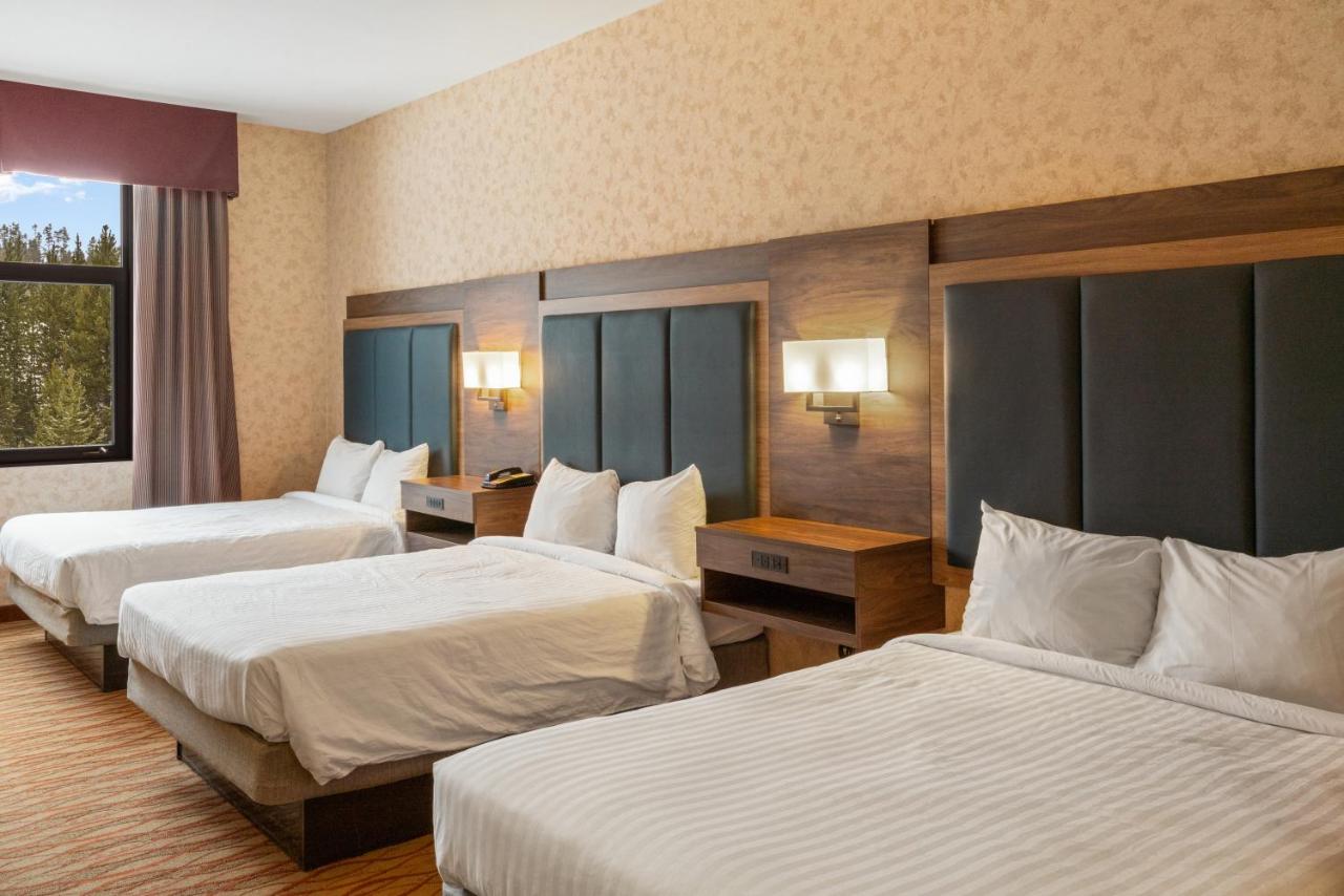 Three Queen Beds - Mountain View at The Lodge at Big Sky