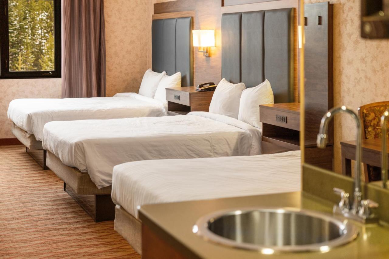 Three Queen Beds - Mountain View at The Lodge at Big Sky