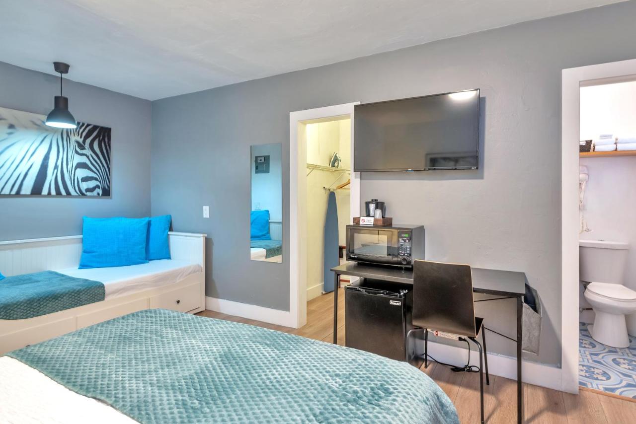 Queen Studio with Sofa Bed at Oasis Hotel