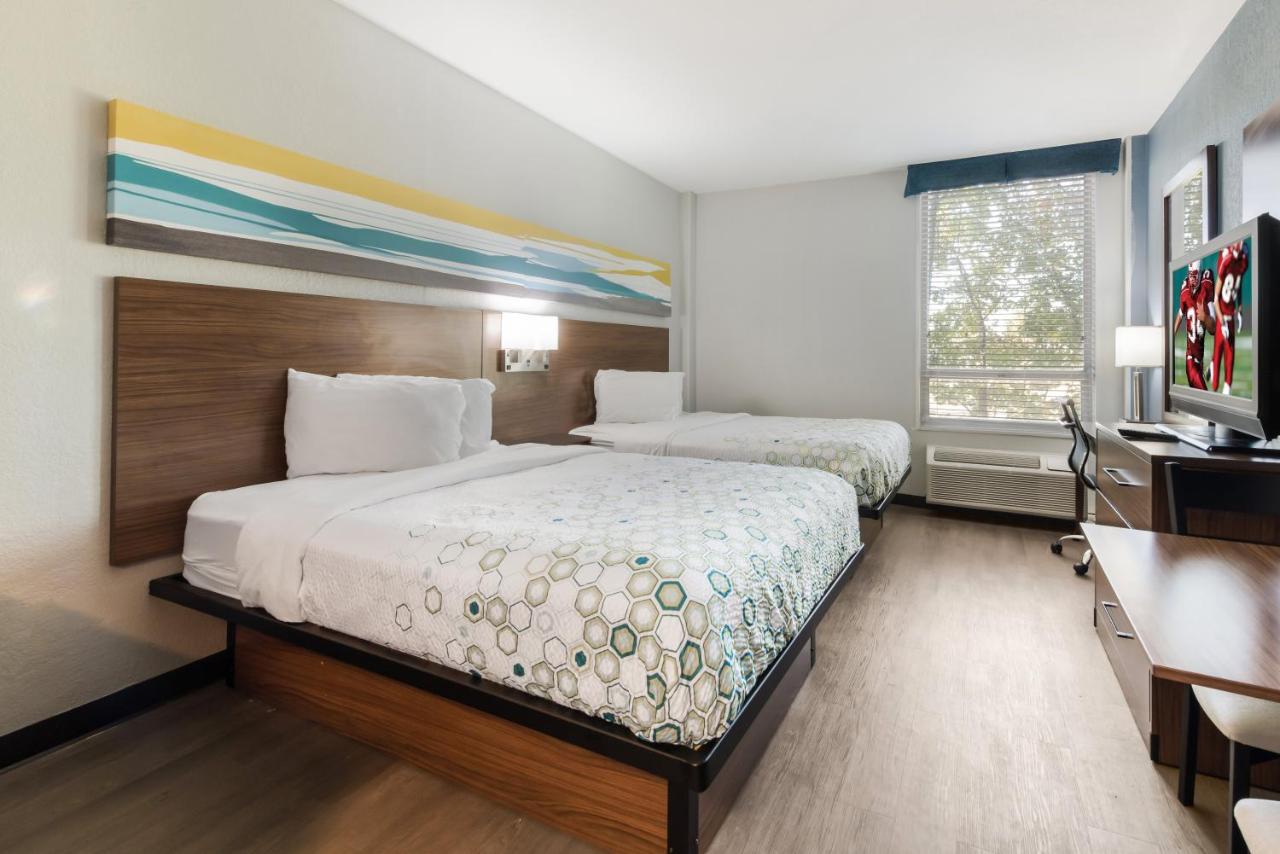 Studio Room with Two Double Beds Non-Smoking at HomeTowne Studios By Red Roof Newport News – Hampton West