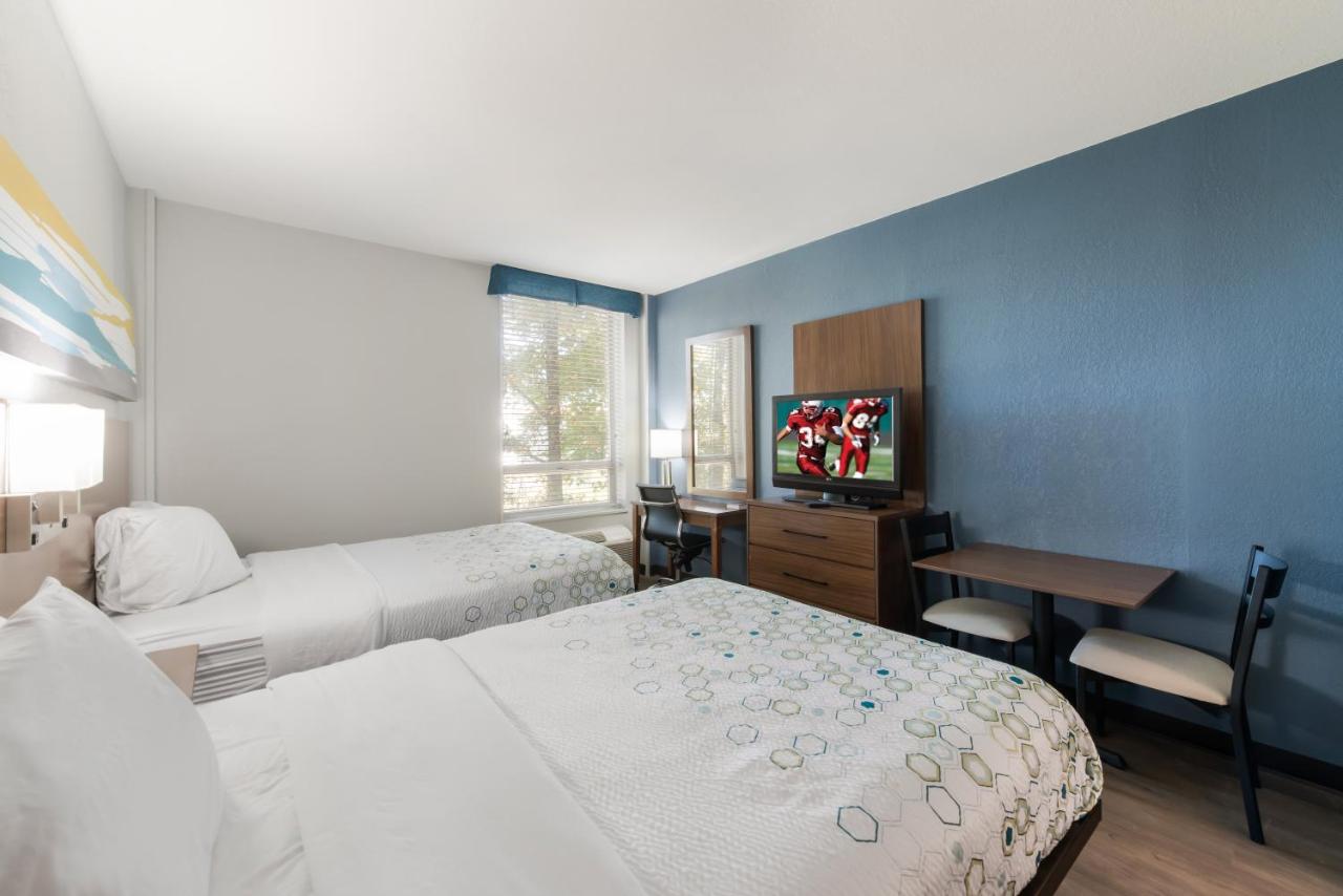 Studio Room with Two Double Beds Non-Smoking at HomeTowne Studios By Red Roof Newport News – Hampton West