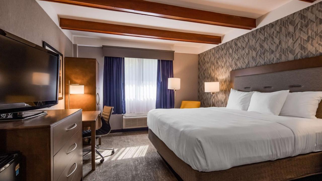 King Room - Non-Smoking at Best Western Plus Portsmouth Hotel & Suites