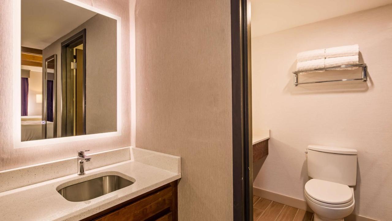 | Best Western Plus Portsmouth Hotel & Suites