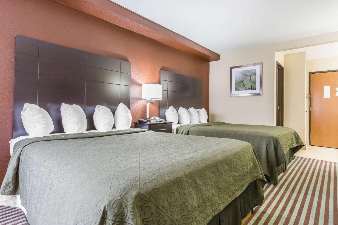 Queen Room with Two Queen Beds - Non-Smoking at Quality Inn Mount Vernon, IL