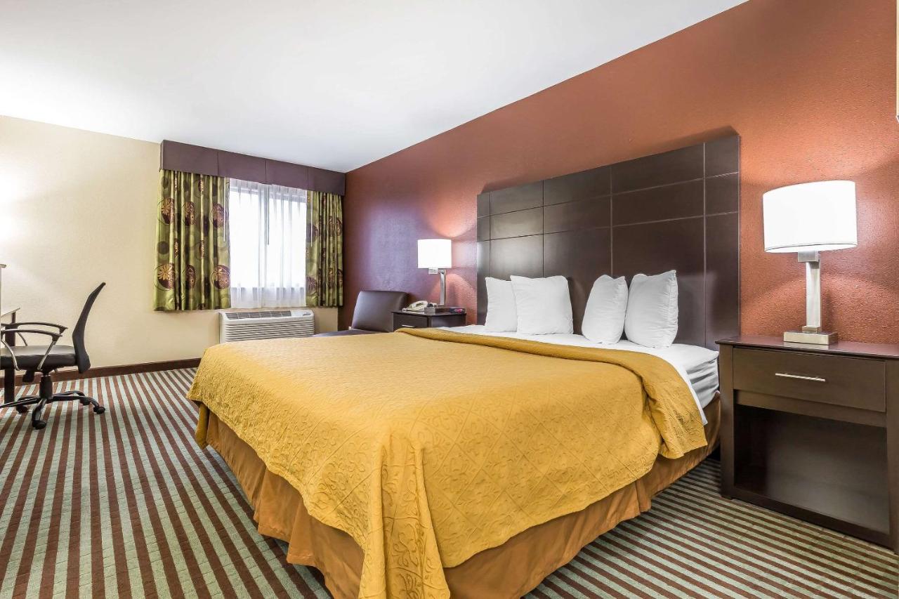 King Room - Non-Smoking at Quality Inn Mount Vernon, IL