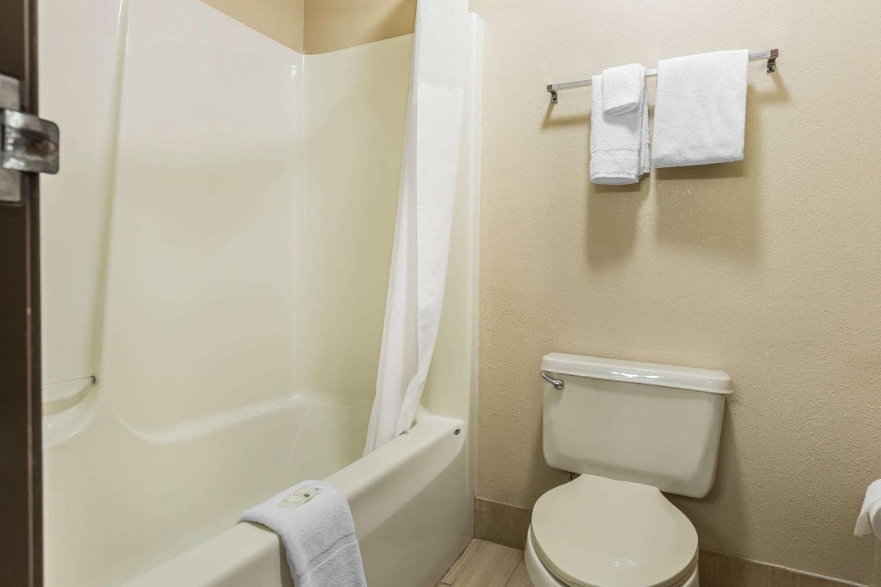 King Room - Non-Smoking at Quality Inn Mount Vernon, IL