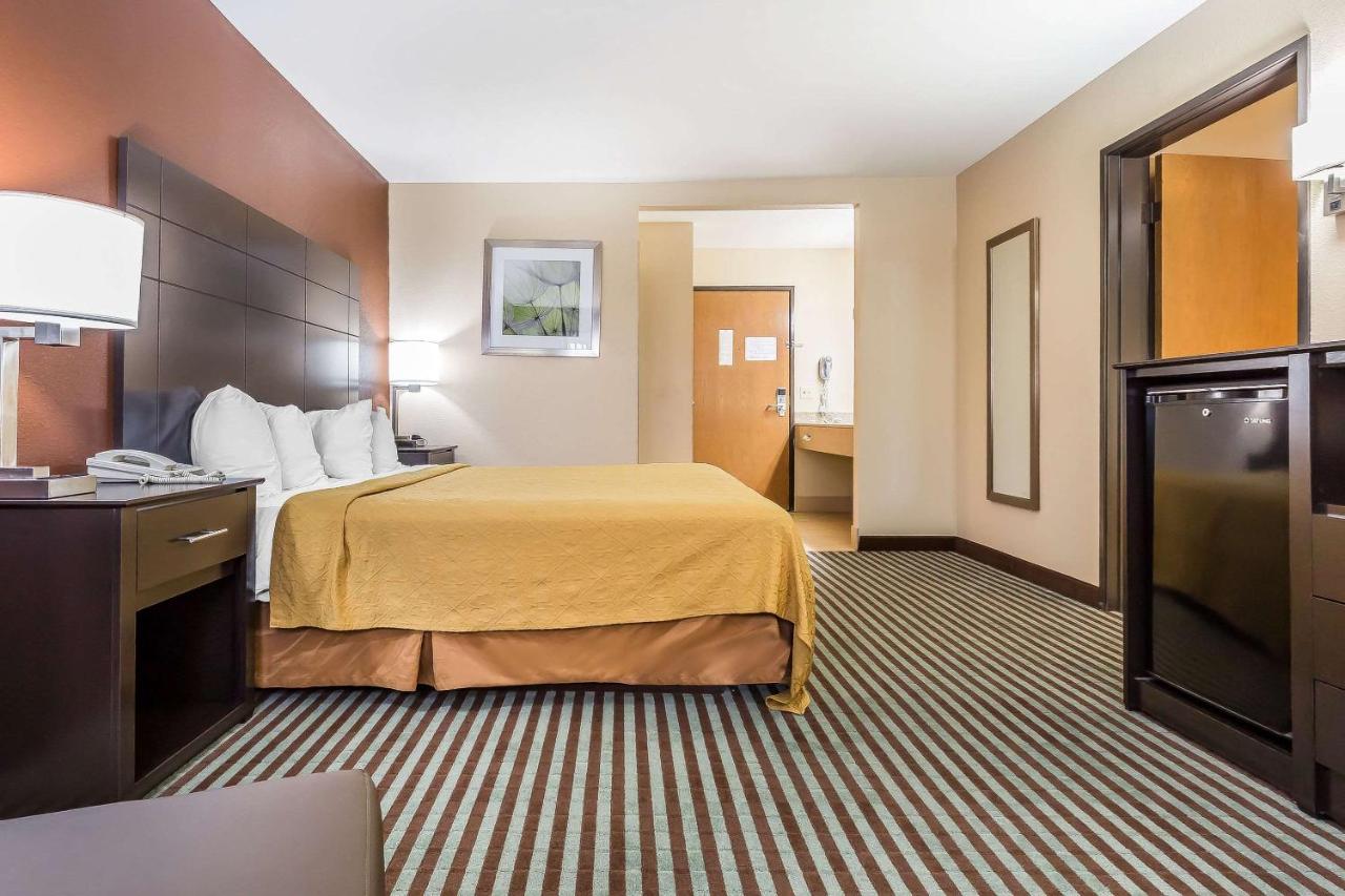 King Room - Non-Smoking at Quality Inn Mount Vernon, IL
